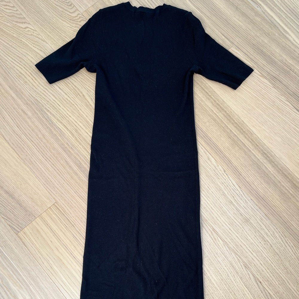 AQUA (Bloomingdale’s) Medium black midi dress, fitted and slimming